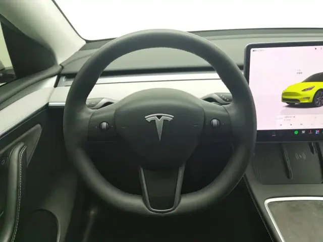 Tesla Model Y — Фото автомобиля 11