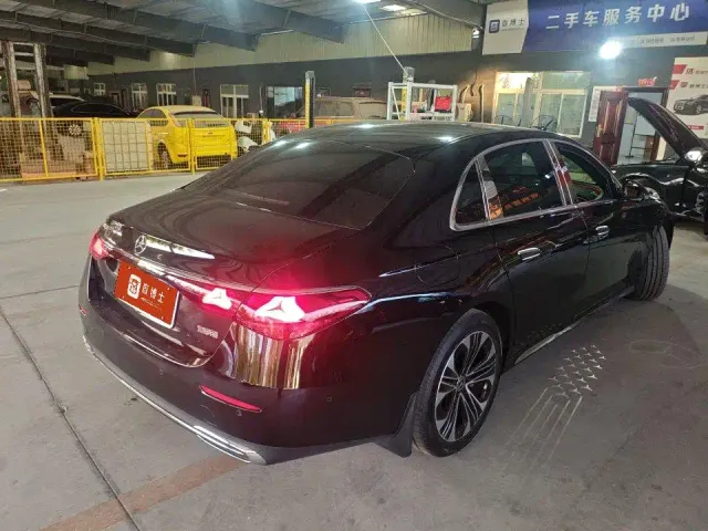 Mercedes-Benz E-Class — Фото автомобиля 2
