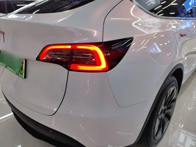 Tesla Model Y — Фото автомобиля 7