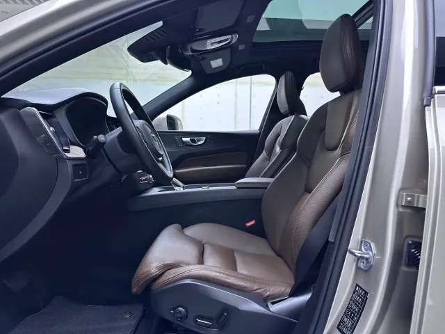 Volvo XC60 — Фото автомобиля 8