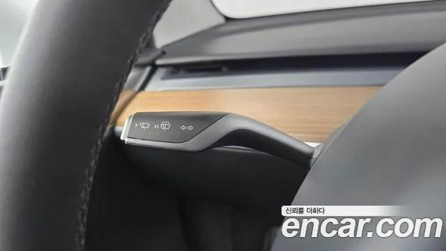 Tesla Model Y — Фото автомобиля 23