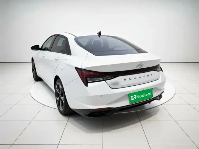Hyundai Elantra — Фото автомобиля 4