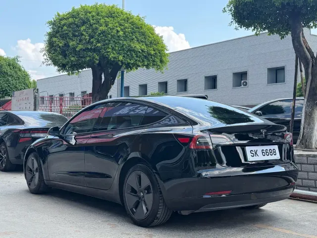 Tesla Model 3 — Фото автомобиля 4