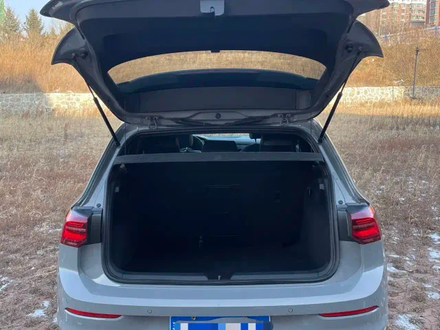 Volkswagen Golf — Фото автомобиля 7