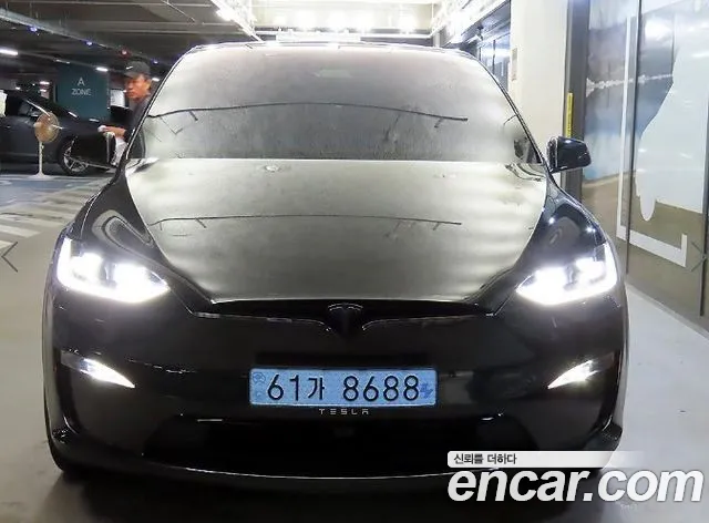 Tesla Model X — Фото автомобиля 2