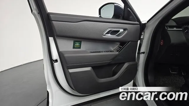 Land Rover Range Rover Velar Range Rover Velar 2.0 P250 R-Dynamic SE — Фото автомобиля 17