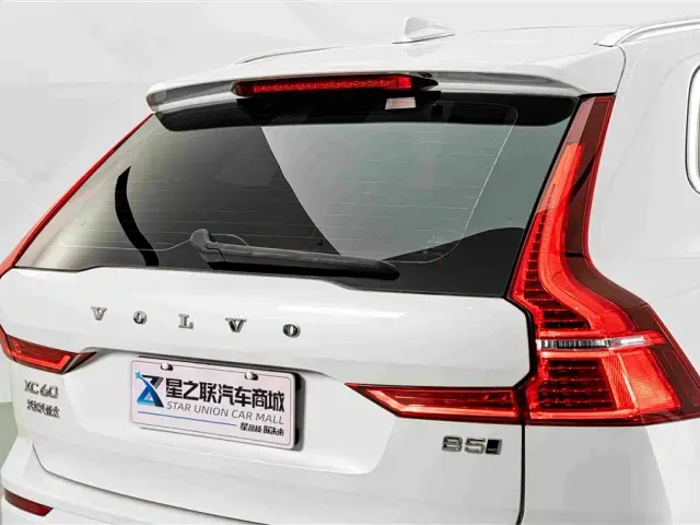 Volvo XC60 — Фото автомобиля 8