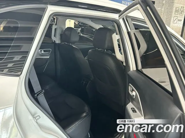 Kia Niro — Фото автомобиля 18