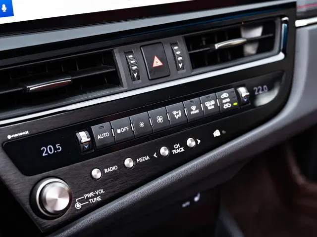 Lexus ES — Фото автомобиля 17