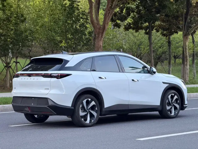 Arcfox Alpha T5 — Фото автомобиля 4