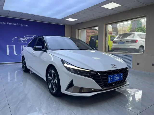 Hyundai Elantra — Фото автомобиля 3