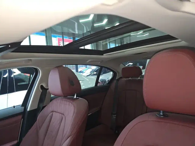 BMW 3 Series — Фото автомобиля 17
