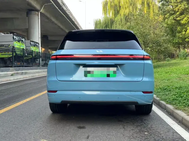 Li Auto L7 — Фото автомобиля 5