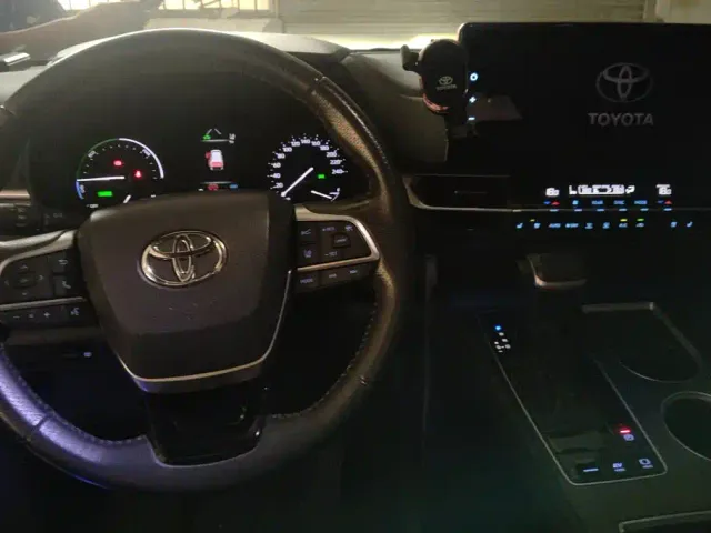 Toyota Sienna — Фото автомобиля 12