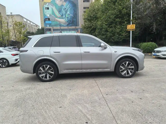 Li Auto L8 — Фото автомобиля 7