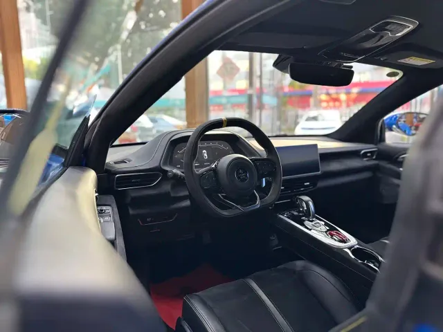 Lotus Emira — Фото автомобиля 5