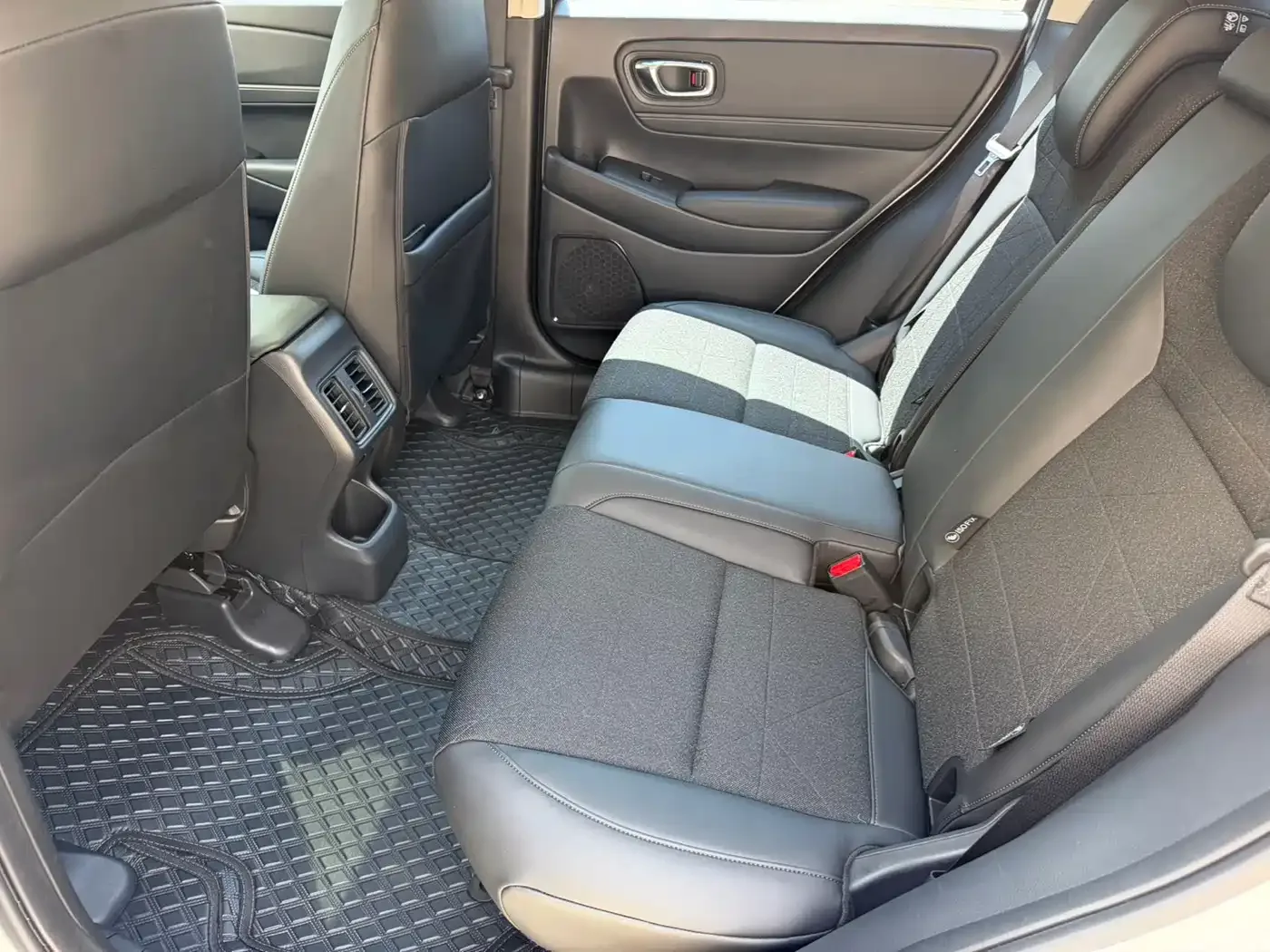 Honda Vezel 2023 1.5L CVT Technology Edition — Фото автомобиля 11
