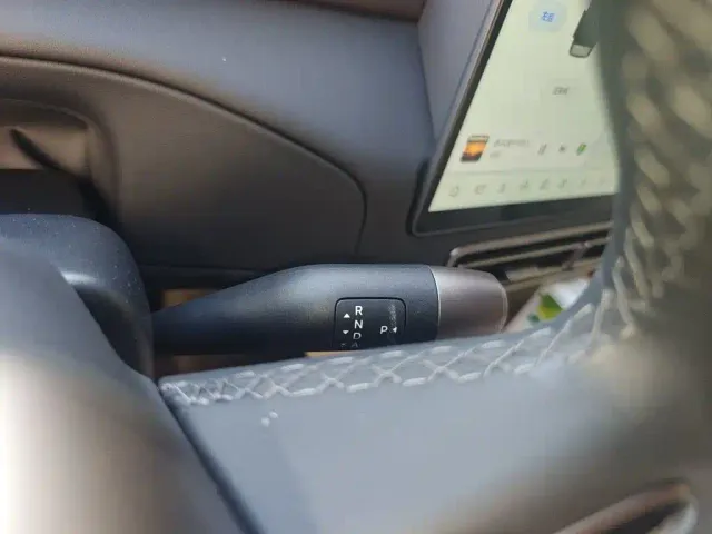 Li Auto MEGA — Фото автомобиля 10