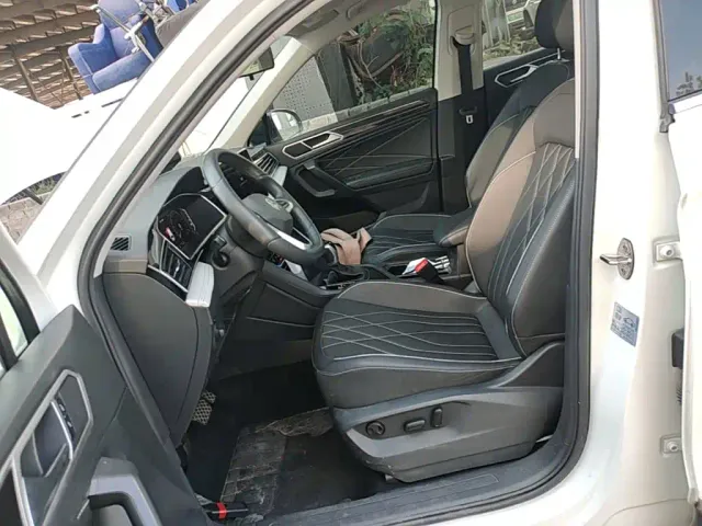 Volkswagen Tiguan L — Фото автомобиля 14