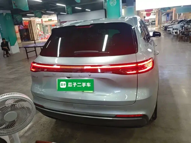 Geely Galaxy Starship 7 EM-i — Фото автомобиля 5