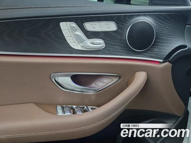 Mercedes-Benz E-Class — Фото автомобиля 11
