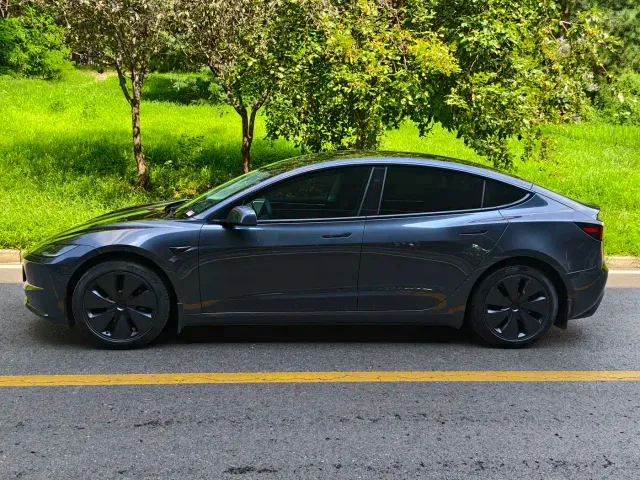 Tesla Model 3 — Фото автомобиля 3