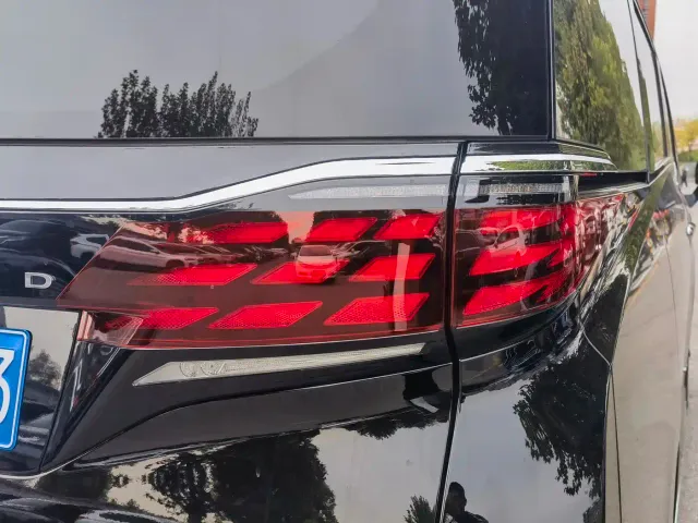 Toyota Alphard — Фото автомобиля 20