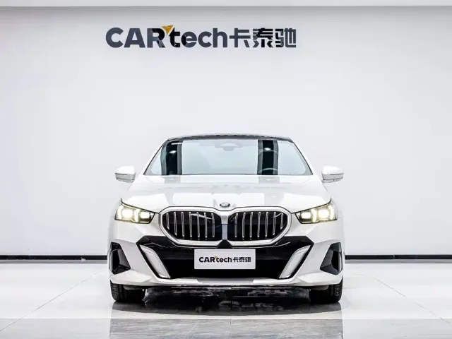BMW 5 Series — Фото автомобиля 2