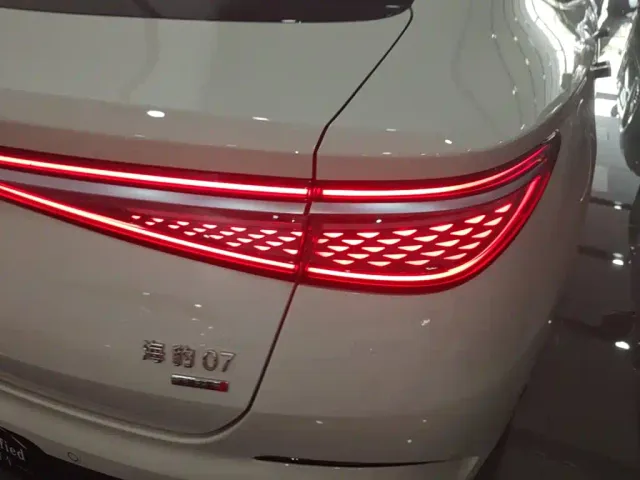 BYD Seal 07 DM-i — Фото автомобиля 7