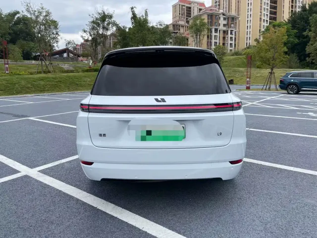 Li Auto L9 — Фото автомобиля 8