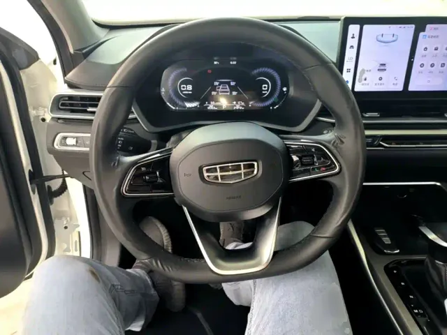 Geely Emgrand — Фото автомобиля 10