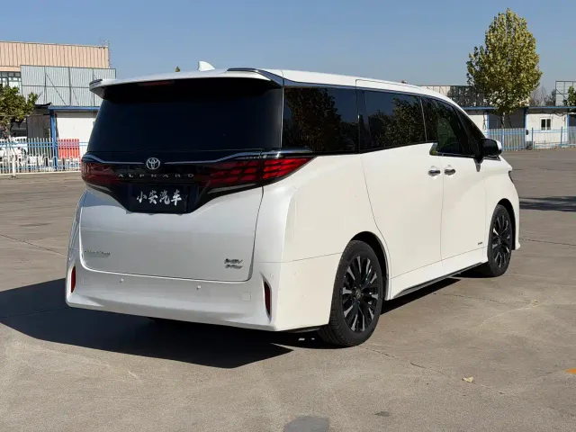 Toyota Alphard — Фото автомобиля 4