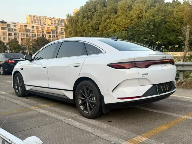 BYD Qin L — Фото автомобиля 5