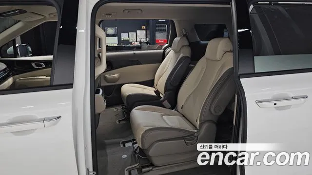 Kia Carnival Generation 4 — Фото автомобиля 12