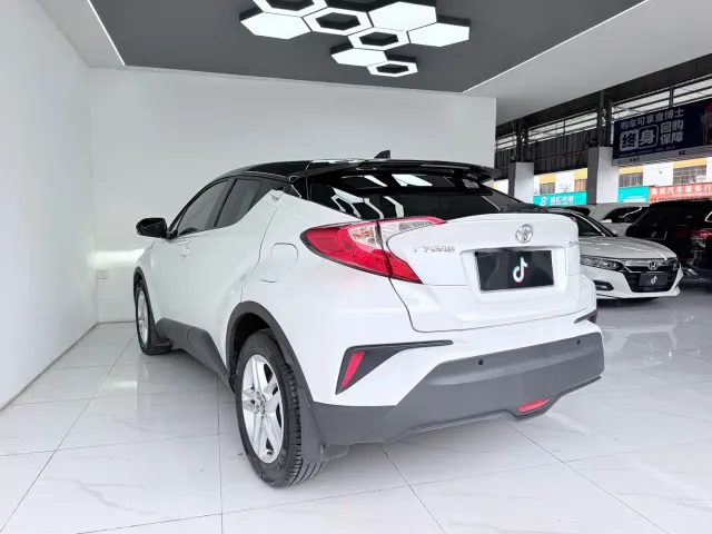 Toyota C-HR — Фото автомобиля 9