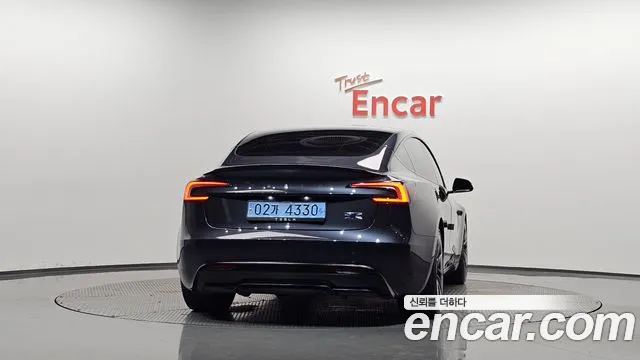 Tesla Model 3 — Фото автомобиля 3