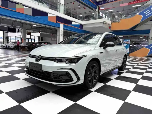 Фотография автомобиля — Volkswagen Golf