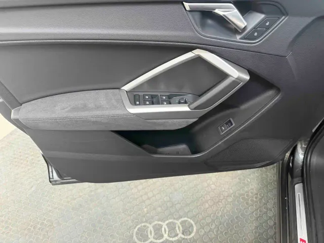 Audi Q3 — Фото автомобиля 14