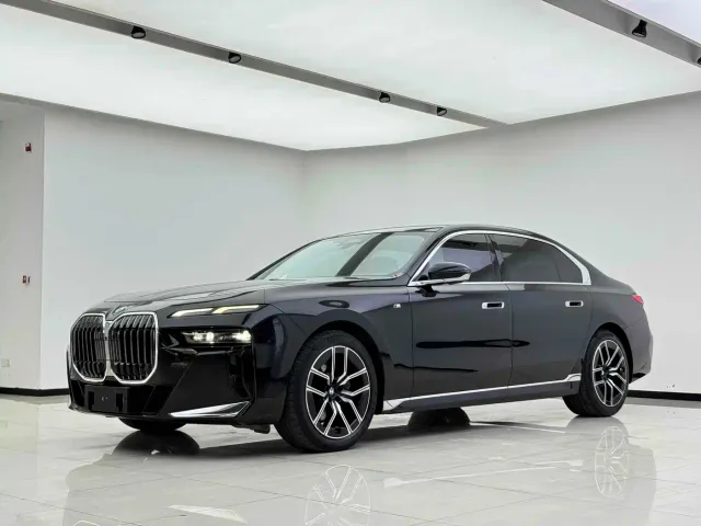 Фотография автомобиля — BMW 7 Series