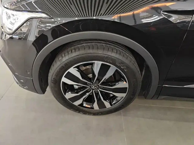 Volkswagen Tiguan L — Фото автомобиля 22