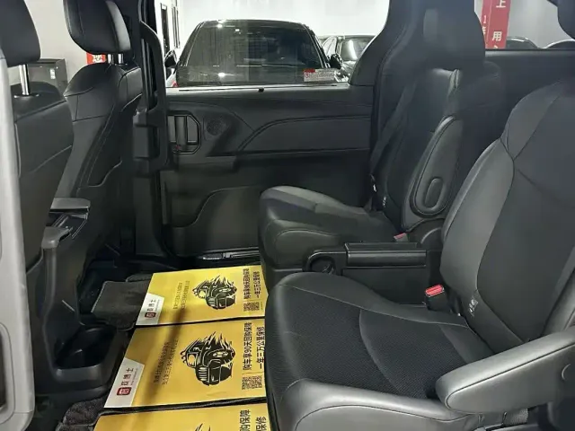 Toyota Sienna — Фото автомобиля 8