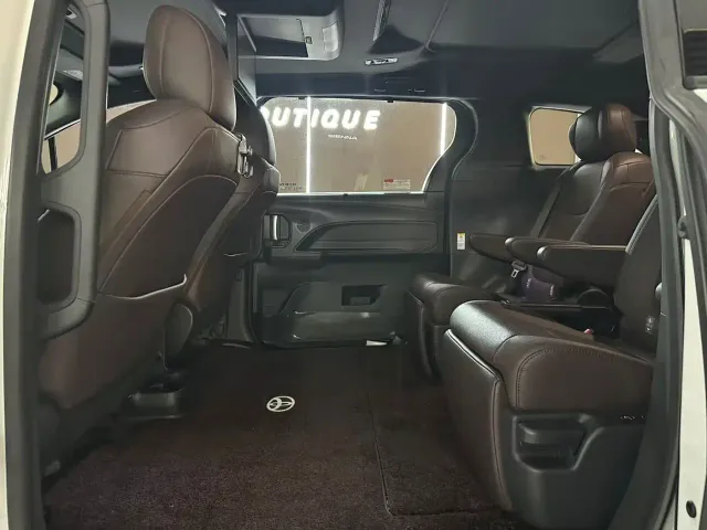 Toyota Sienna — Фото автомобиля 5