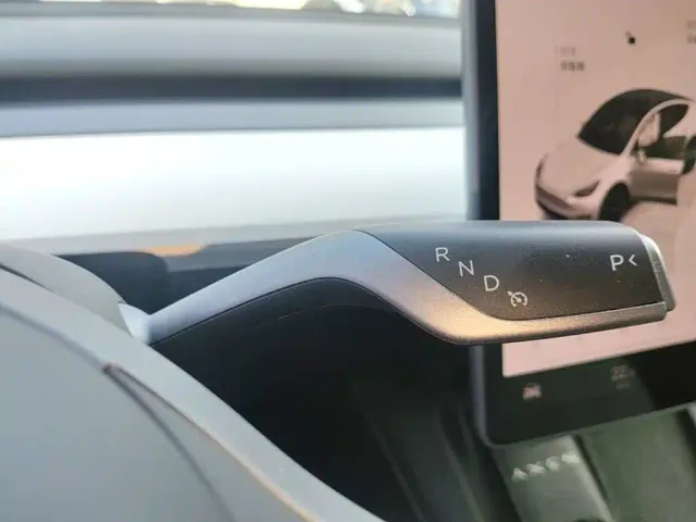Tesla Model Y — Фото автомобиля 13