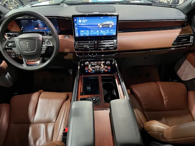 Lincoln Navigator — Фото автомобиля 18