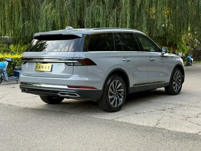 Lincoln Aviator — Фото автомобиля 7