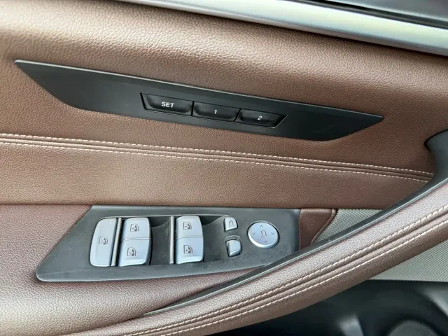 BMW 5 Series — Фото автомобиля 10