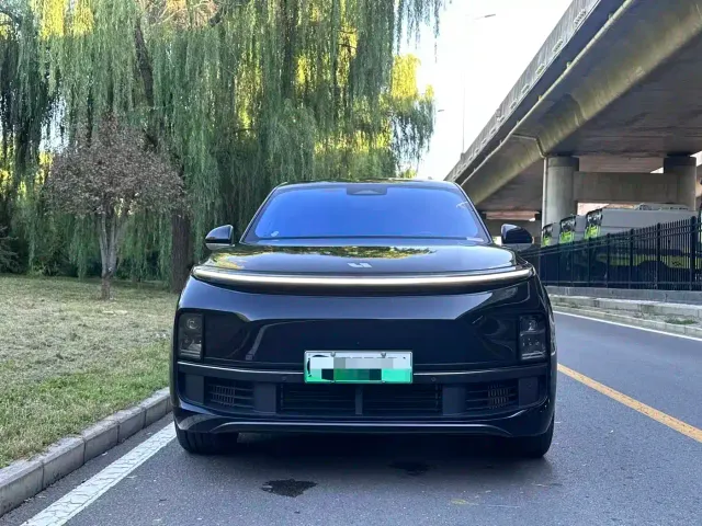 Li Auto L8 — Фото автомобиля 3