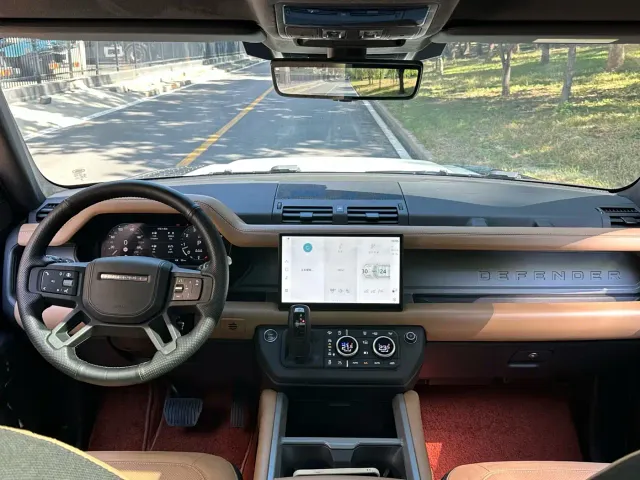 Land Rover Defender — Фото автомобиля 5