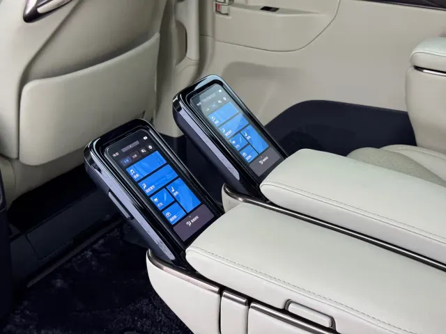 Toyota Vellfire — Фото автомобиля 10