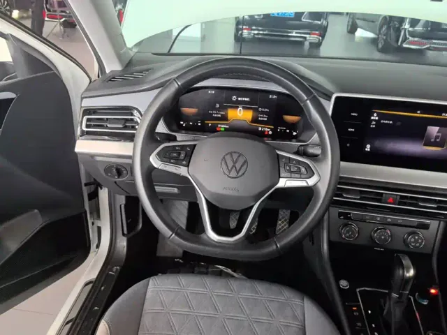 Volkswagen Lavida — Фото автомобиля 10